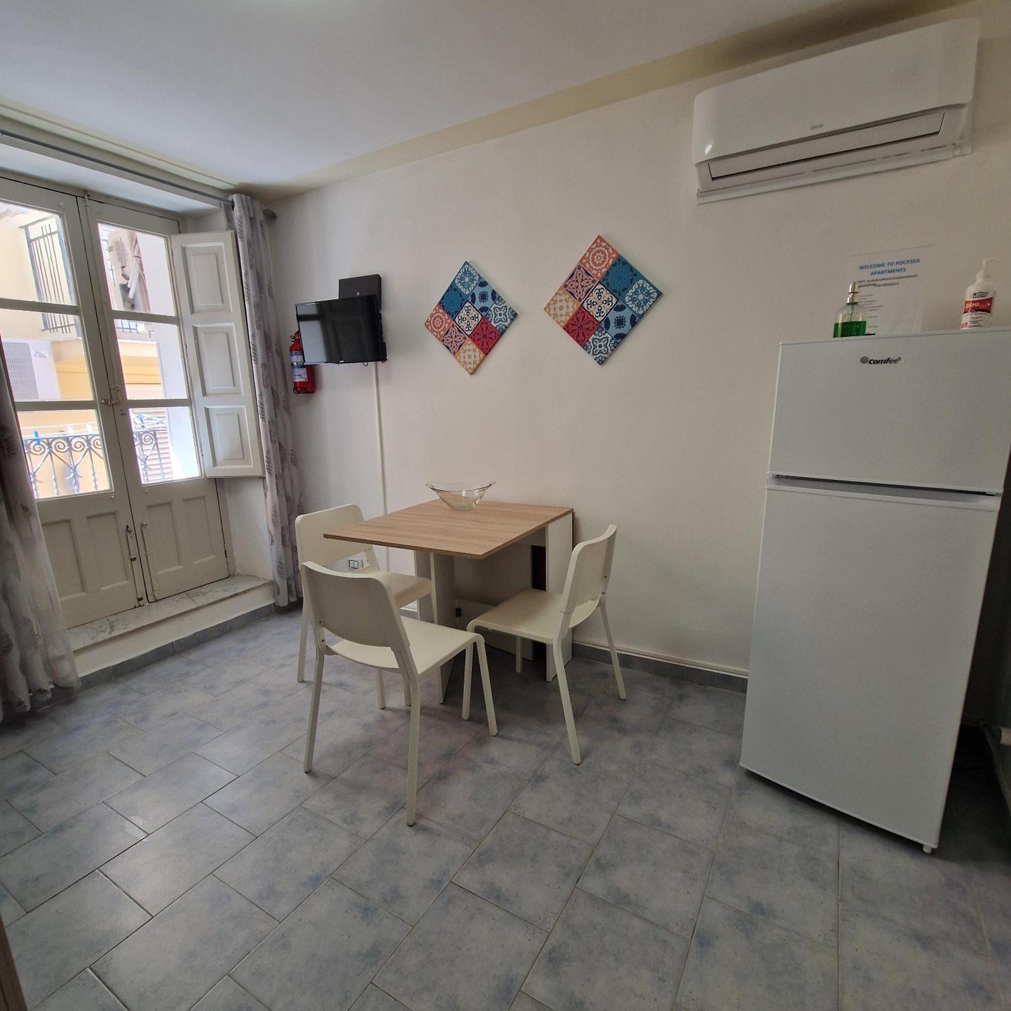 Rocksea Apartments 切法卢 外观 照片